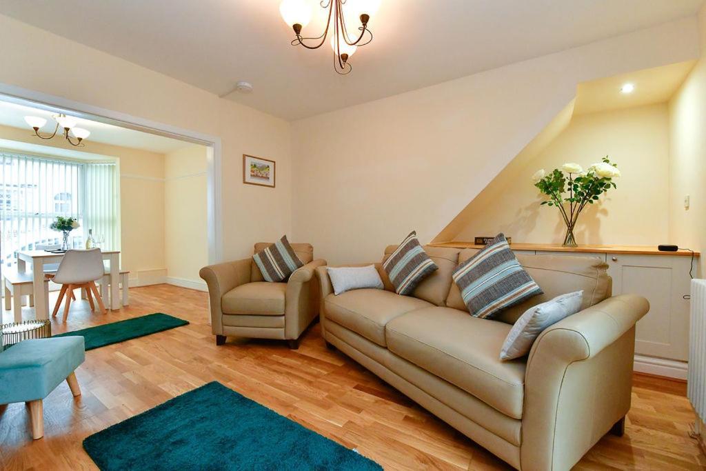 Just Stay Wales - Castle Square Cottage, Mumbles Екстериор снимка