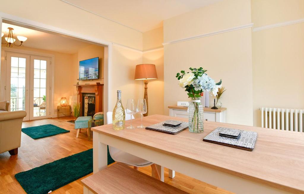 Just Stay Wales - Castle Square Cottage, Mumbles Екстериор снимка