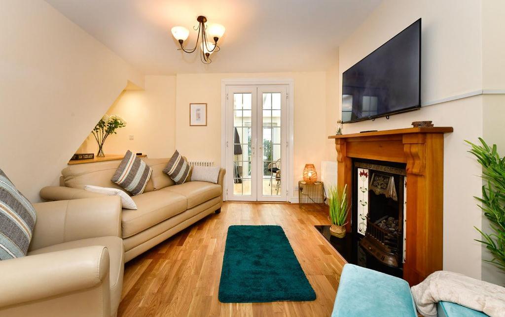 Just Stay Wales - Castle Square Cottage, Mumbles Екстериор снимка