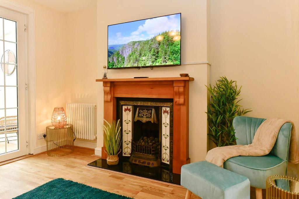 Just Stay Wales - Castle Square Cottage, Mumbles Екстериор снимка