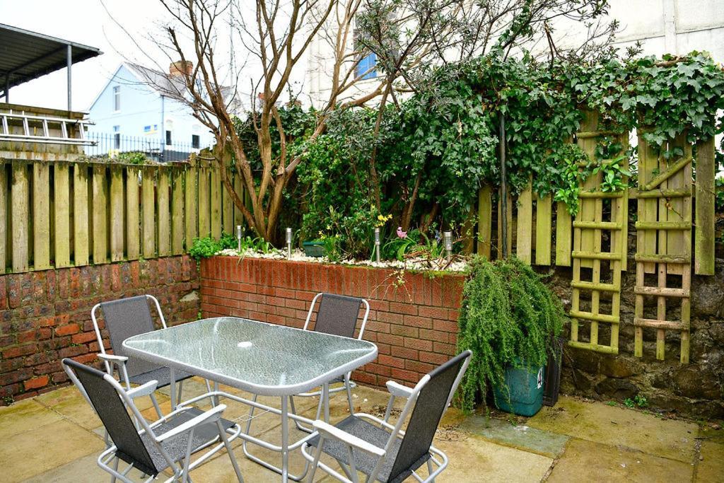Just Stay Wales - Castle Square Cottage, Mumbles Екстериор снимка